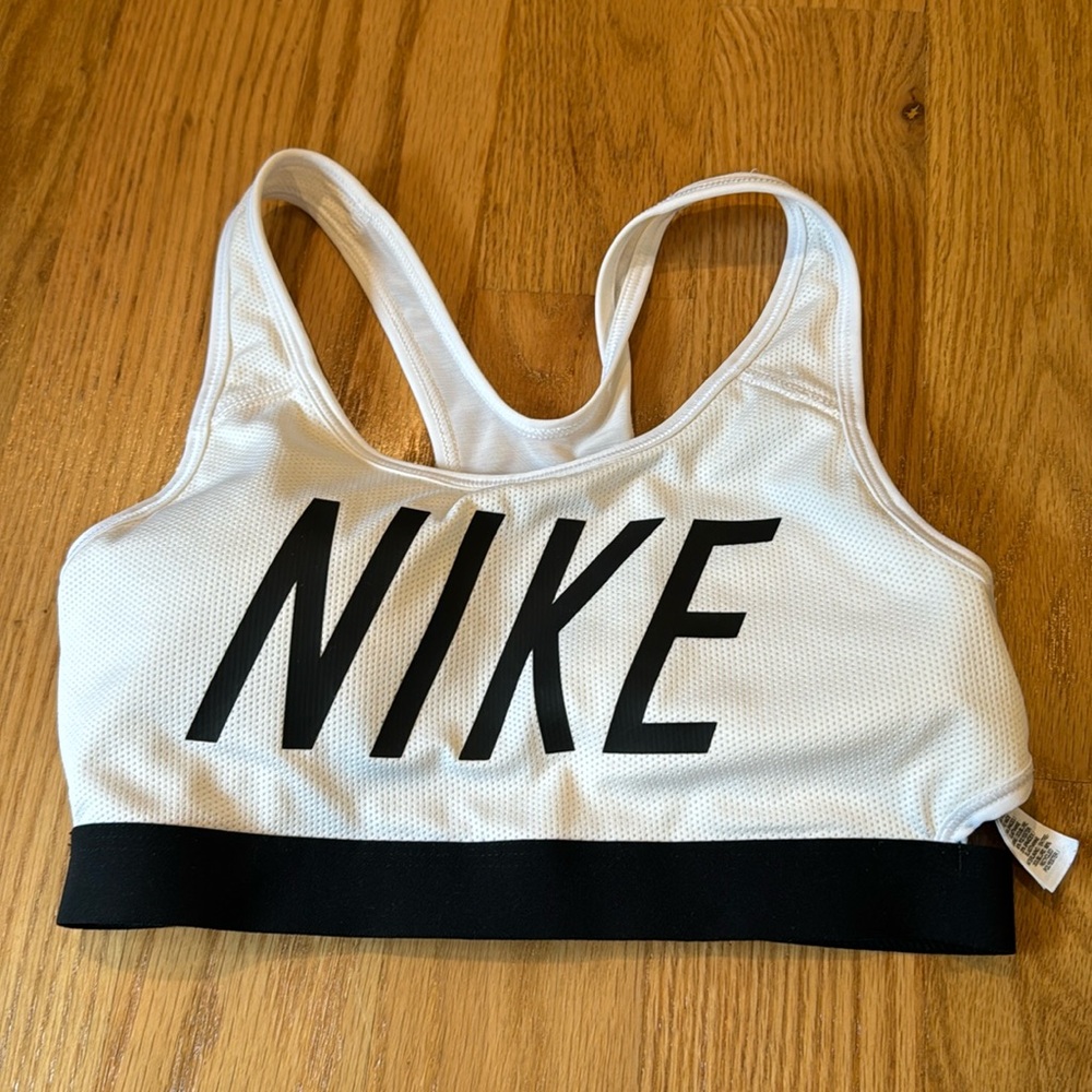 Nike dry fit sports bra size small